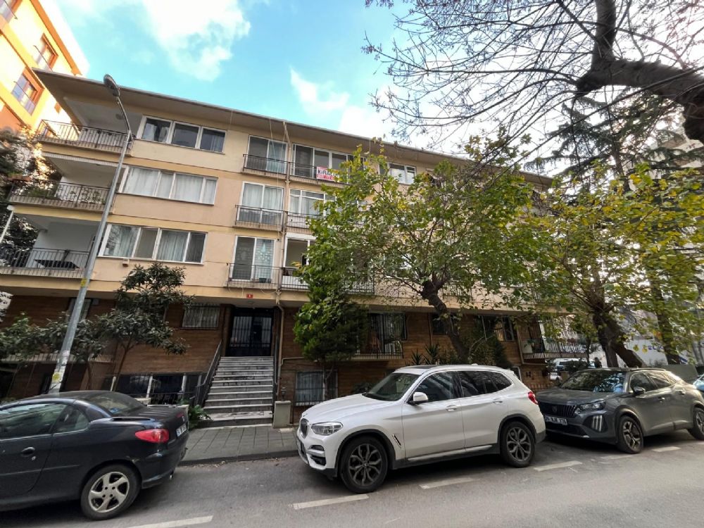 Suadiye Sahil tarafı az katlı binada net 95 m2 3+1