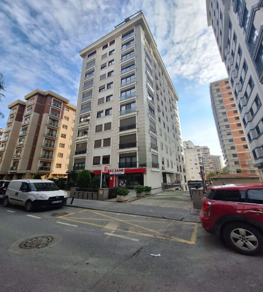 GÖZTEPE AVCI SOKAKTA SATILIK 130M2 3+1 ÇEVİK EMLAKTAN