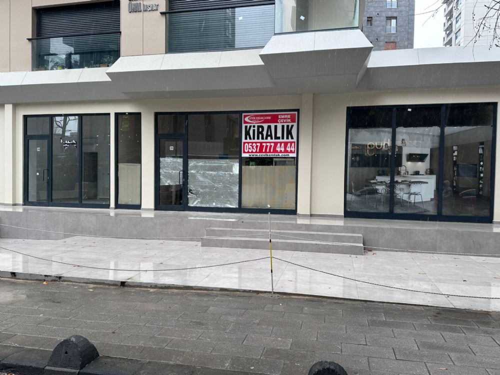 Şaşkınbakkalda Caddeye 5.Binada Bacalı Kiralık Dükkan