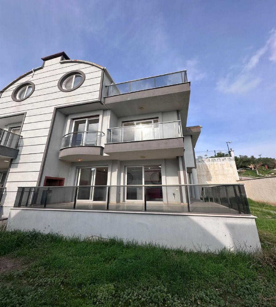 İzmir Dikili Çandarlı Konaklarında  Satılık 4+1 Villa Deniz Manzaralı Çevik Emlak Caddeden